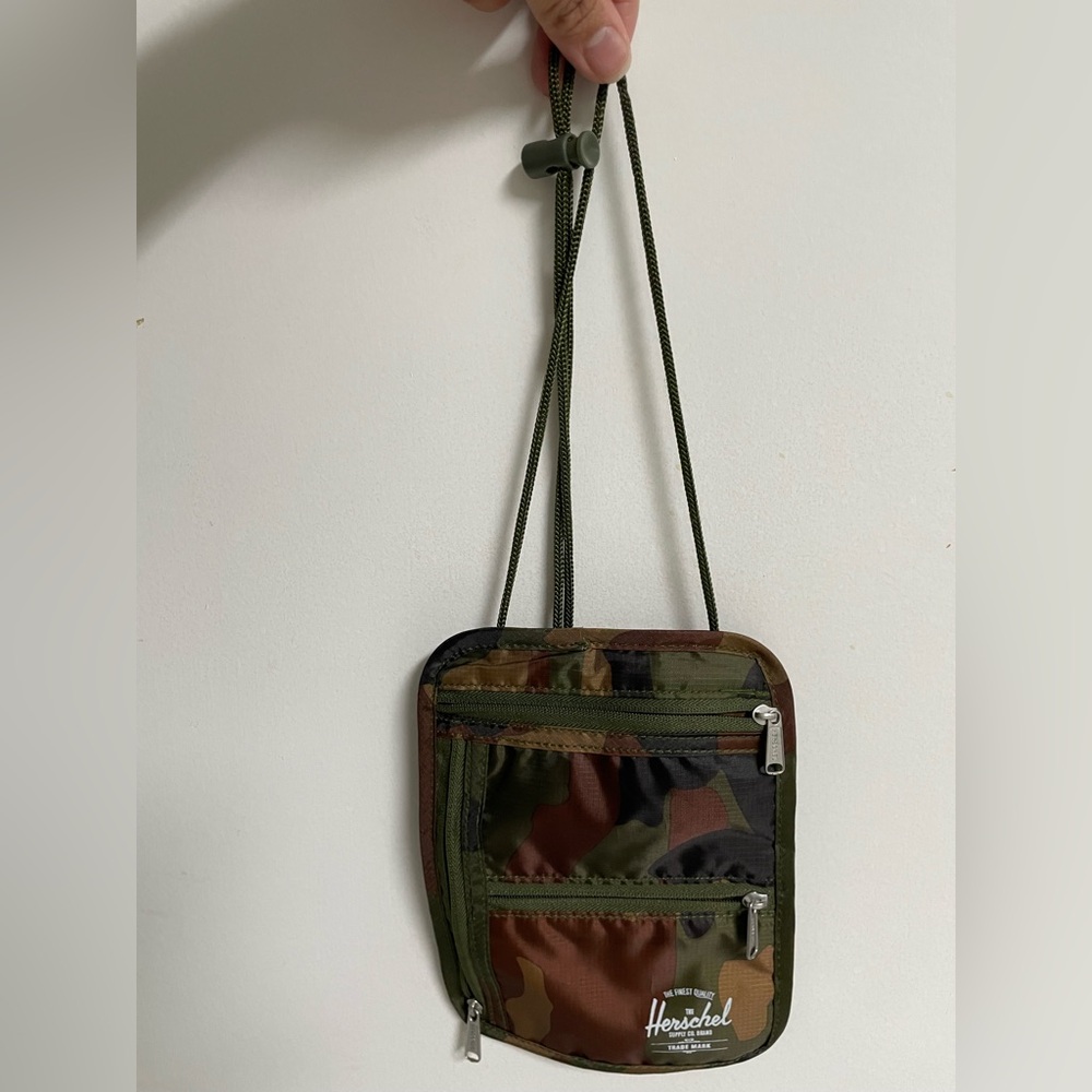 NEW Herschel Money Pouch